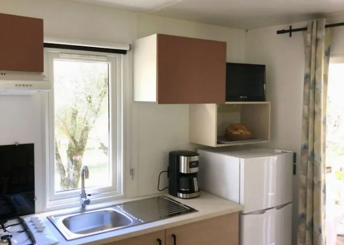 Mobil-home Confortable Avec Terrasse Pour 4 Personnes A - Api-1-52-838 * Vico